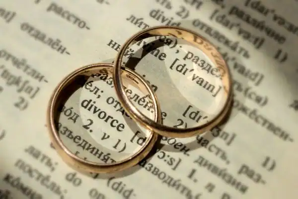 Image of rings removed before divorce mediation Swinton
